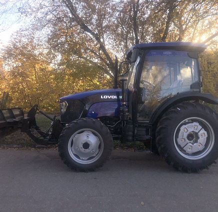 Коммунальный трактор LOVOL ТВ804 с отвалом